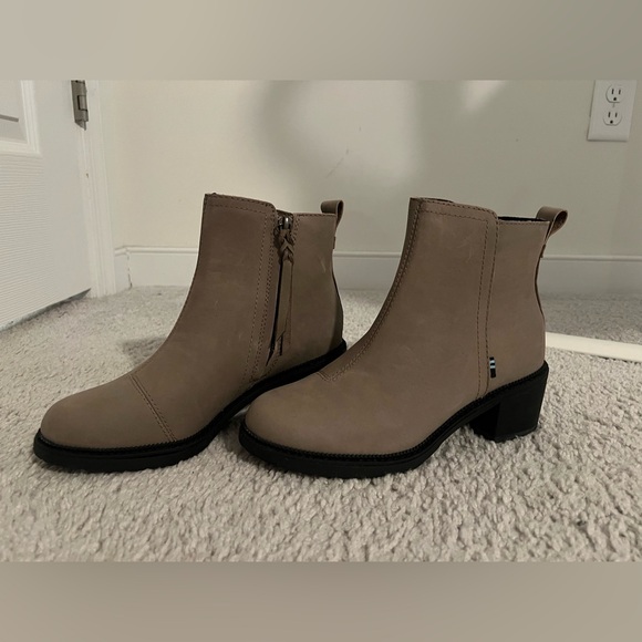 TOMS Marina Taupe Boots size 6.5 - Picture 2 of 7